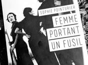 Femme portant fusil Vivre libres loin violence hommes