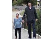 L'homme plus grand monde femme attendent heureux événement