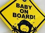 voiture part fourrière avec bébé deux mois l'intérieur