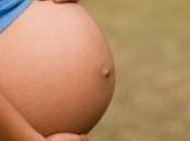 femme enceinte jumeaux siamois avec deux têtes seul corps