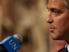 George Clooney, chevalier exposé