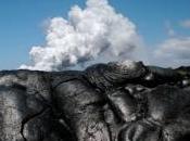 spectaculaire éruption d'un volcan sous-marin dans l'océan Pacifique, découvrez images