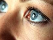 femme confond colle ongles avec collyre