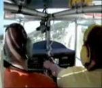 avion fait atterrissage d'urgence route