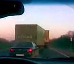 Difficile doubler camions Russie