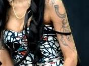 Winehouse huée injuriée pendant concert Sainte-Lucie
