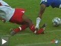 Video choc Football: jambe brisée deux lors d'un tacle assassin