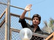 Shahrukh Khan offre garde corps beau cadeau mariage