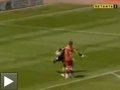 Video: gardien marque dans propre goal joueurs téléscopent sautant joie