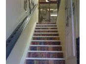 Quand escaliers transforment bibliothèque