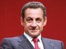 Nicolas Sarkozy accompagné plus petit