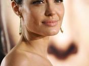 Tourist Angelina Jolie pourrait remplacer Charlize Theron