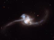 Galaxies collision 2623 photographiée télescope Hubble