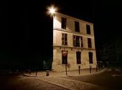 bâtisse éclairée nuit