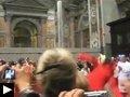 Video: agression Pape Benoît lors messe minuit