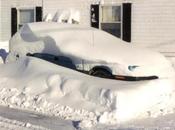Voitures couvertes neige.