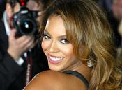 Beyoncé ramasse pendant concerts (VIDEO)