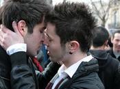 Kiss Homophobie Racisme.
