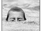 Dans maison marin enfants savent nager.