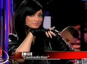 Vidéo Emilie Secret Story chante live premier single "Contradiction"