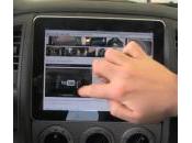 iPad intégré dans tableau bord d’une Toyota