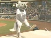 mascotte danse, danse c'est chute