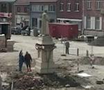 Brecht, opération déplace statue plus