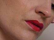 Maquillage minimaliste rouge lèvres c’est tout!