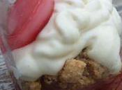 Rhubarbe confite médaillon, mousse chocolat blanc verrine