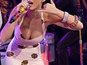 Katy Perry, même blessée elle continue show