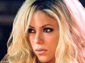 Shakira Elle voit robe blanche
