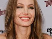 Angelina Jolie larmes parlant mère