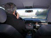 Lire répondre e-mails/SMS conduisant sans lever mains volant...