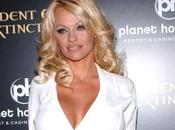 Pamela Anderson concours pour scène coquine avec elle