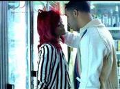 Rihanna Regardez-la flirter avec Drake dans clip What's Name