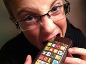 iPhone chocolat noir dévorer