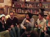 interprètent chants Noël avec bouteilles bière