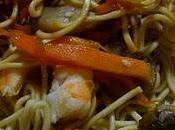 Nouilles chinoises crevettes carottes râpées sucré-salé