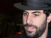 {Sacha Baron Cohen joue comme Saddam