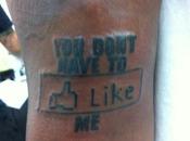 T-Pain aime Facebook tatoue