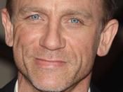 Journée femme Daniel Craig (James Bond) travestit femme. voir!
