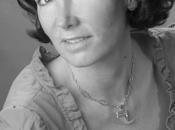 Stéphanie Horts ressuscite aristocratie anglaise extravagante décadente