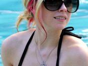 Avril Lavigne Bikini sexy