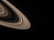 Photo anneaux Saturne quelques-uns satellites