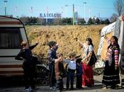 Leclerc «écrase prix Roms»… avec bulldozer