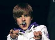Justin Bieber chante Friday Rebecca Black plein concert