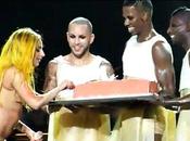 Lady Gaga anniversaire surprise scène (VIDEO)