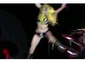 Lady Gaga tombe scène