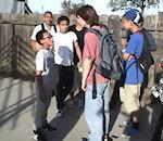 enfant sert punching ball