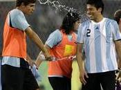 Maradona entretient polémique autour Tevez Aguero